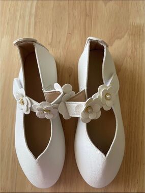Girls' White Floral Mary Jane Flats